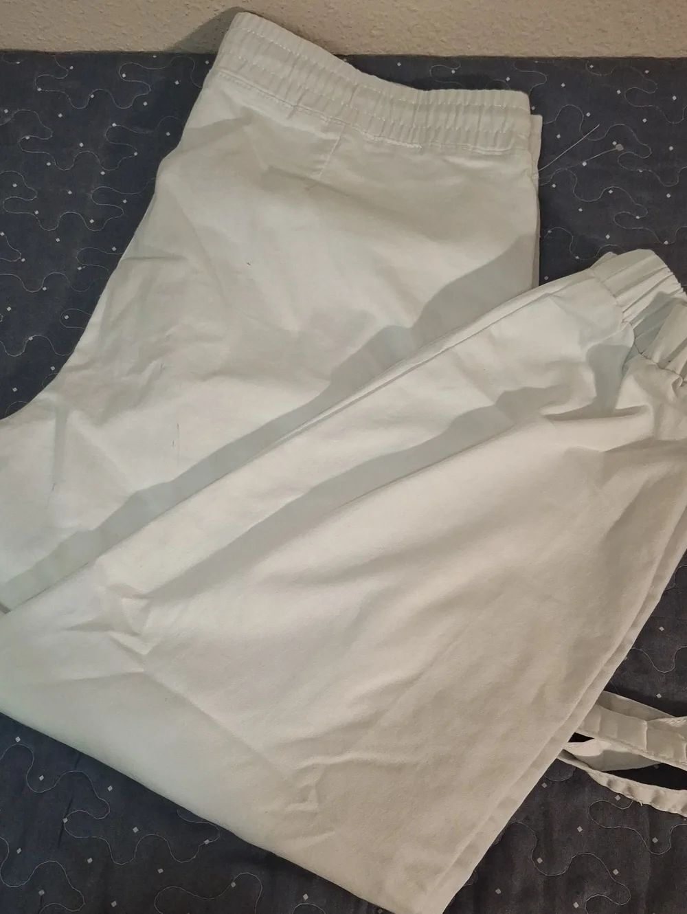 VIP White Elastic Waist Cargo Joggers Pants size 15/16 NWT